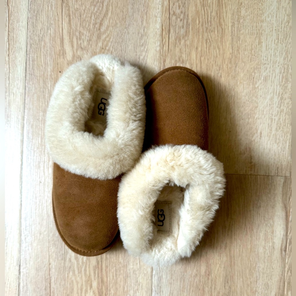 Ugg Classic slipper gently used condition.